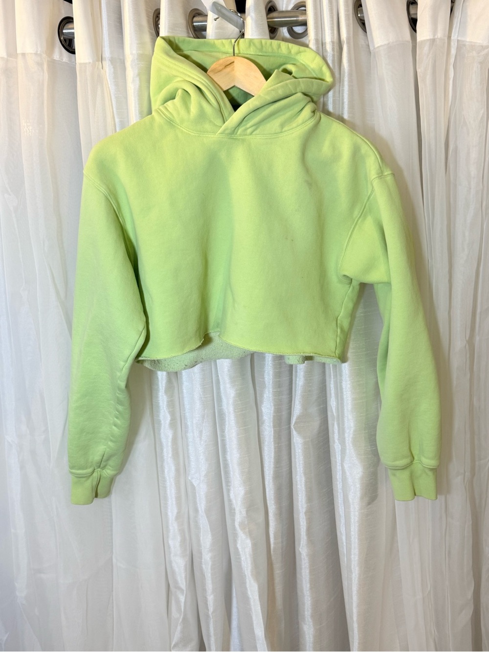 TNA Cropped Hoodie Sweater in Bright Lime